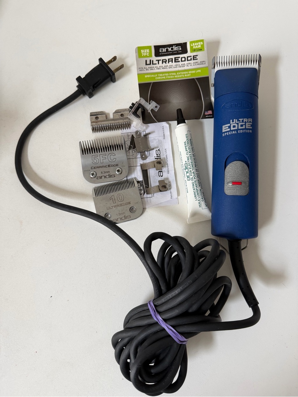 Andis UltraEdge Special Edition AGC2 Pet Grooming Clippers w/4 blades Accessory